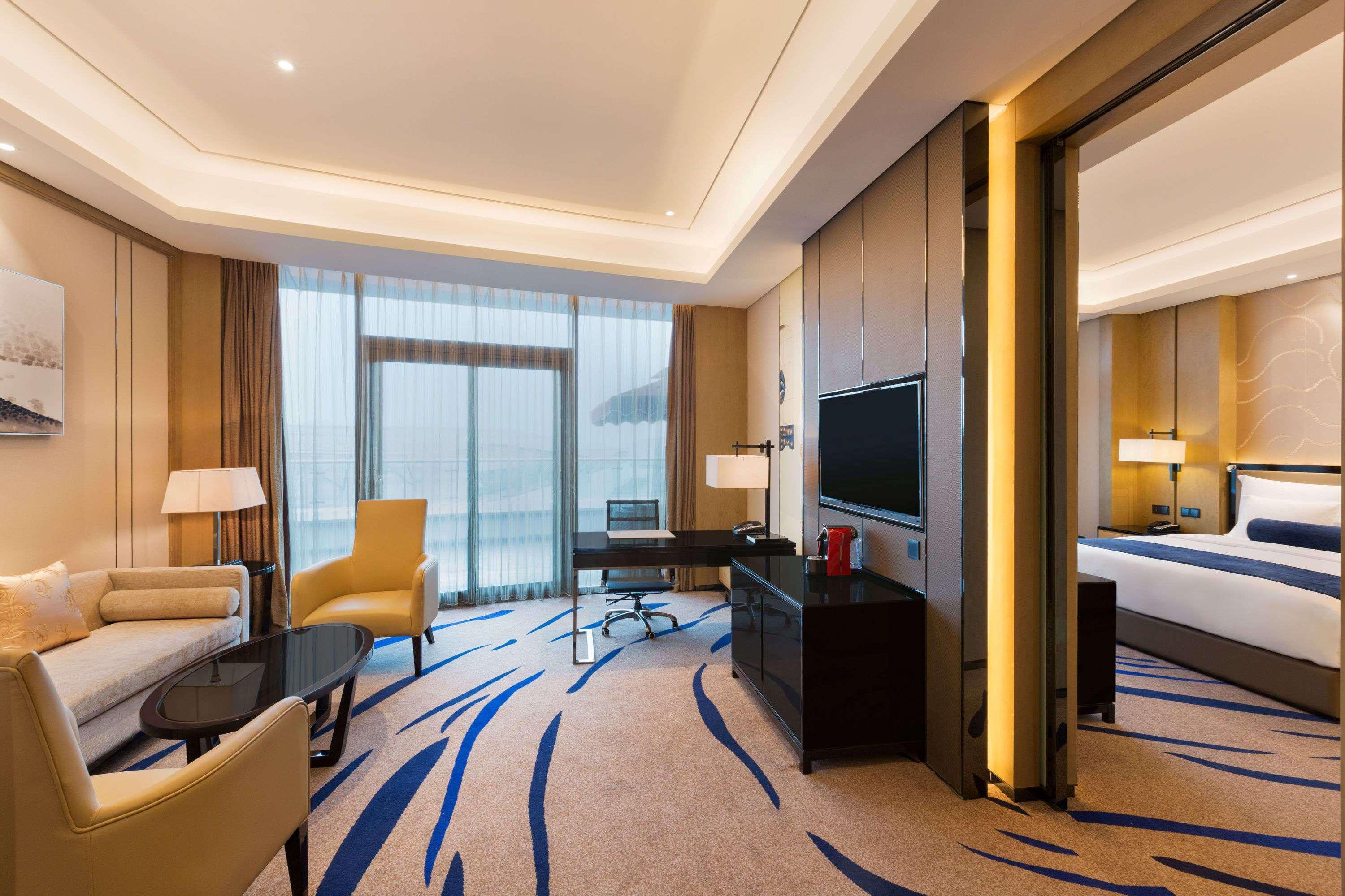 Отель Wyndham Chongqing Yuelai Экстерьер фото