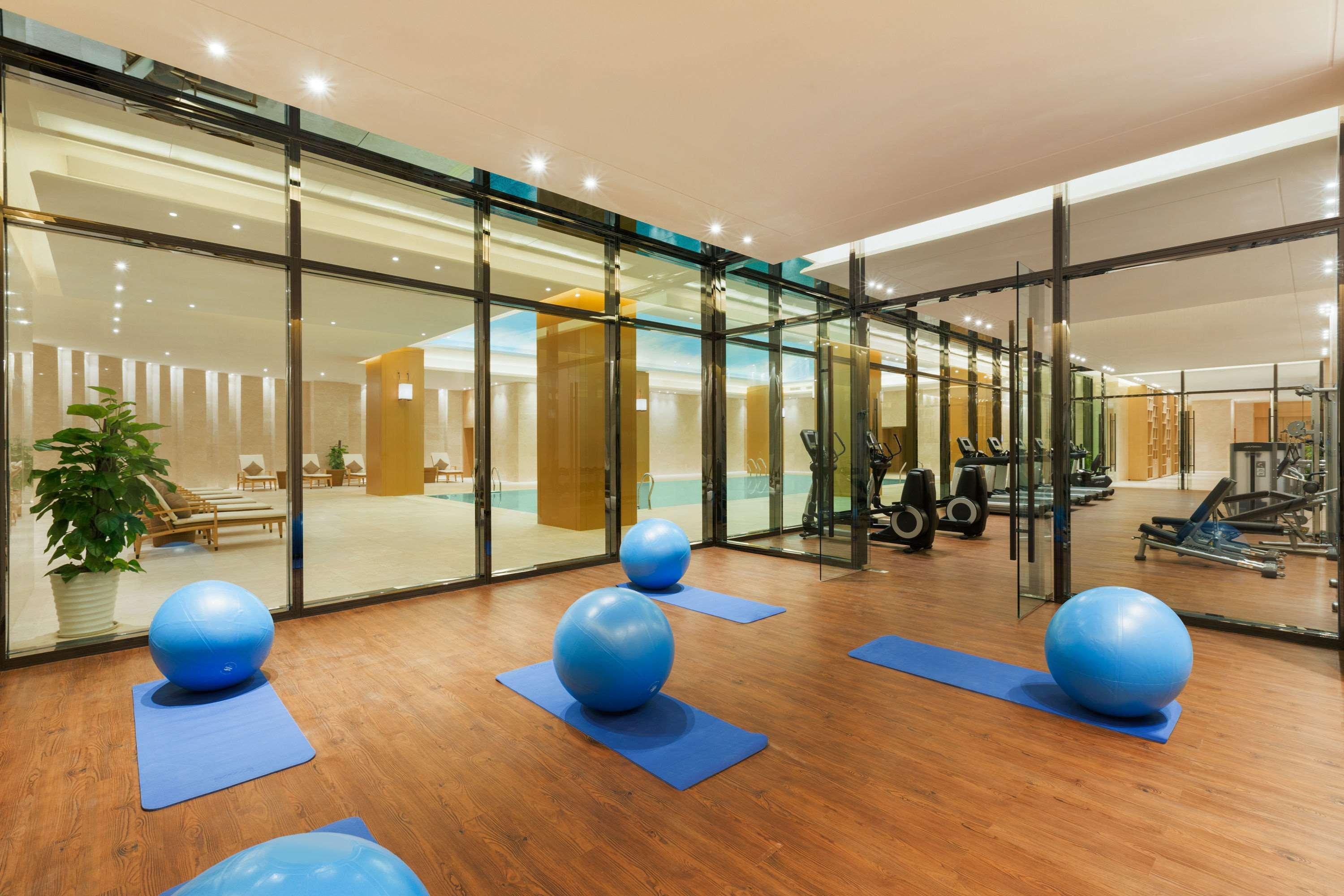 Отель Wyndham Chongqing Yuelai Экстерьер фото