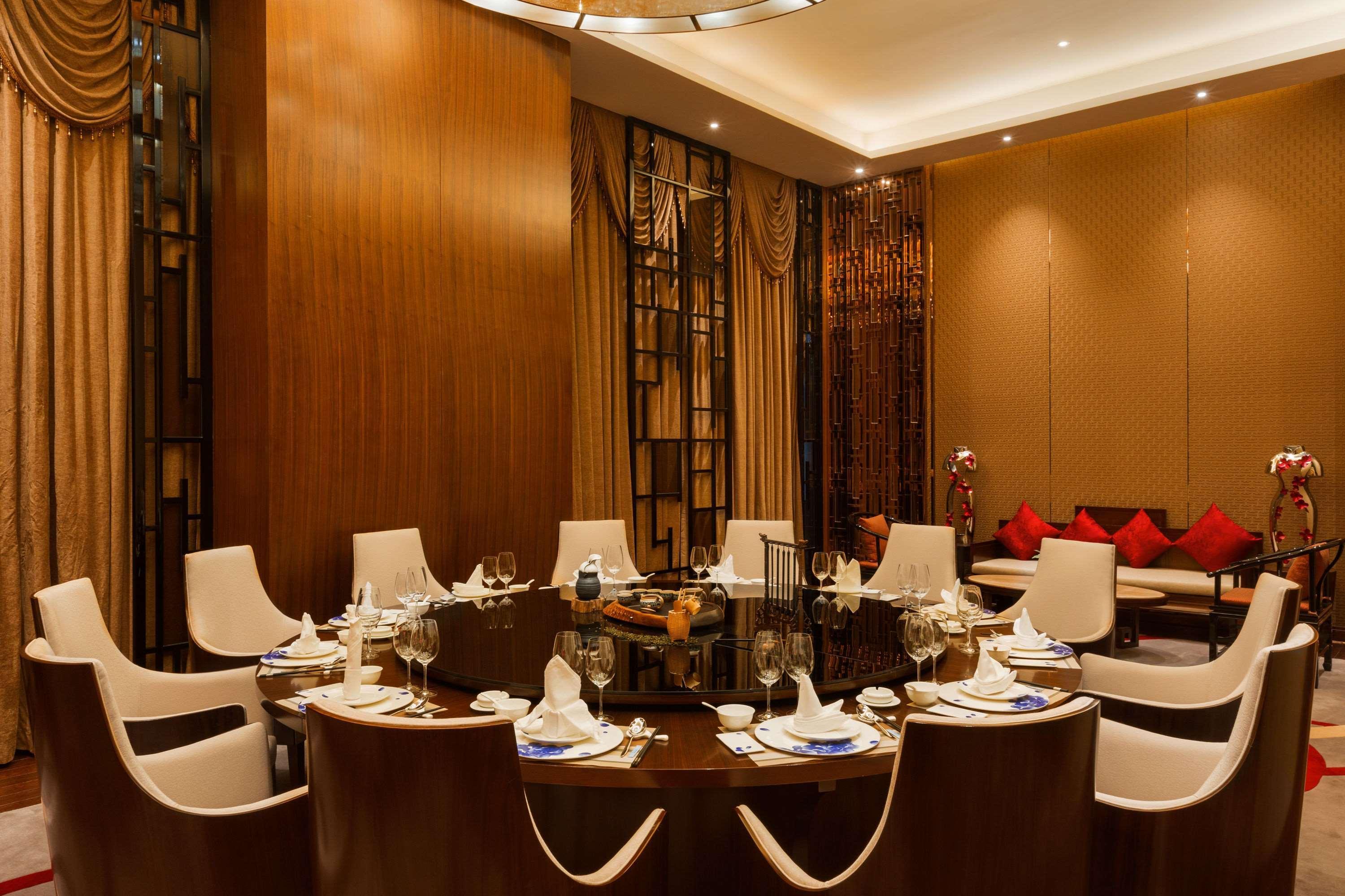 Отель Wyndham Chongqing Yuelai Экстерьер фото