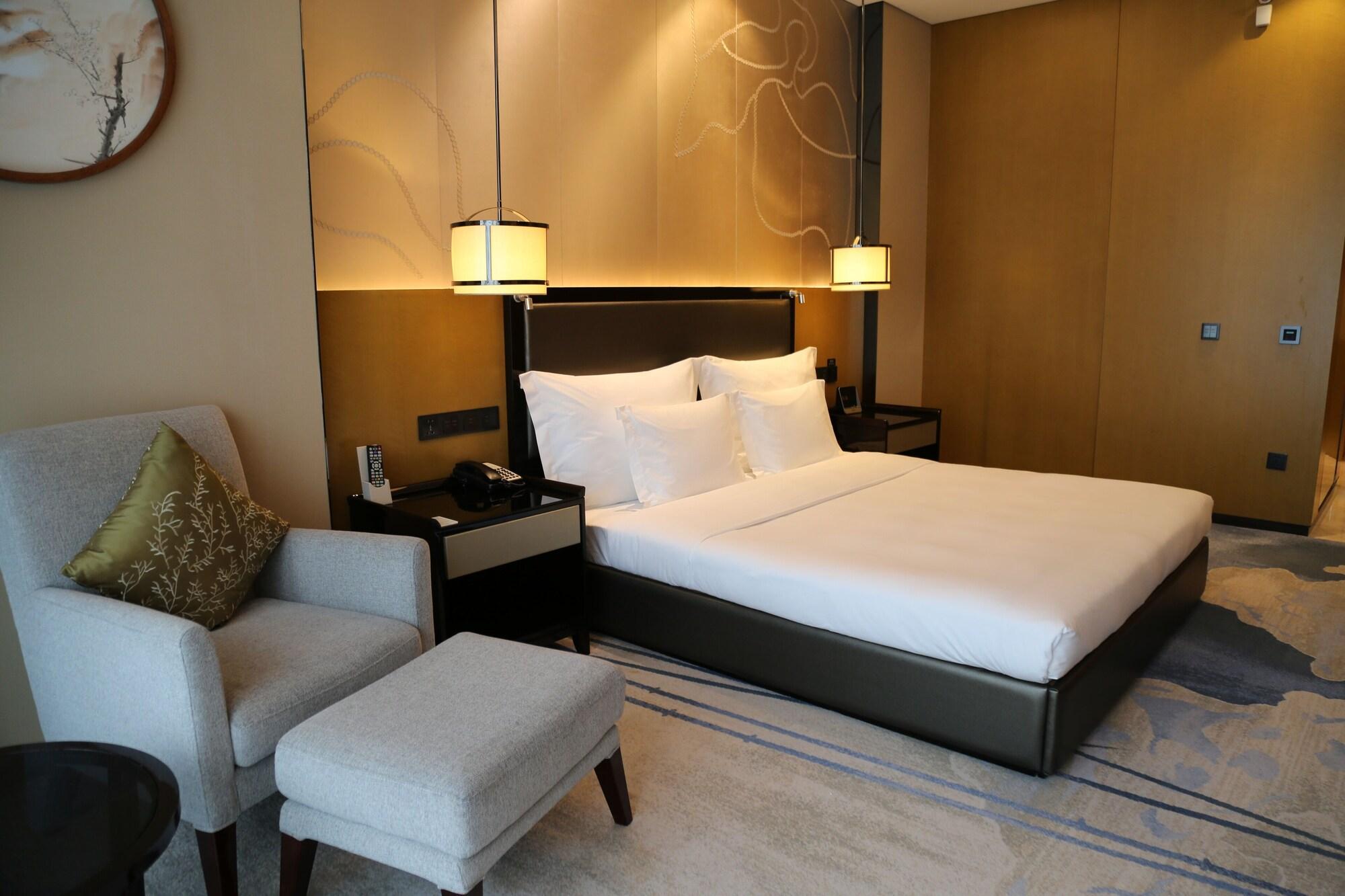Отель Wyndham Chongqing Yuelai Экстерьер фото
