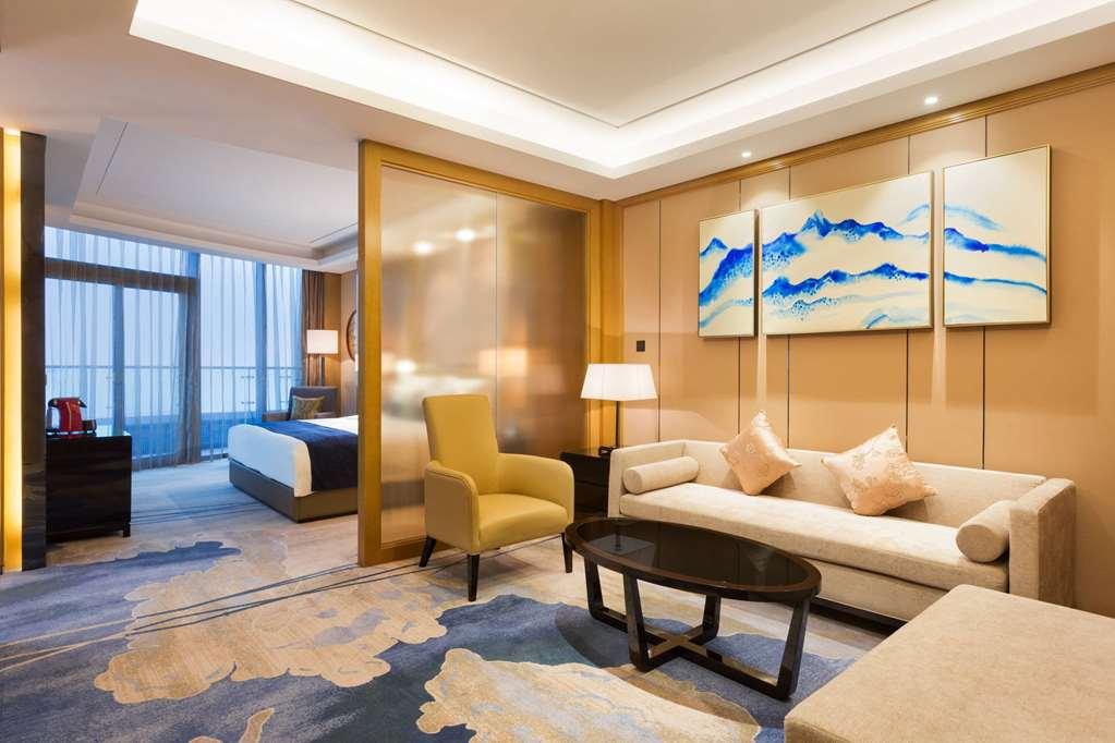 Отель Wyndham Chongqing Yuelai Экстерьер фото