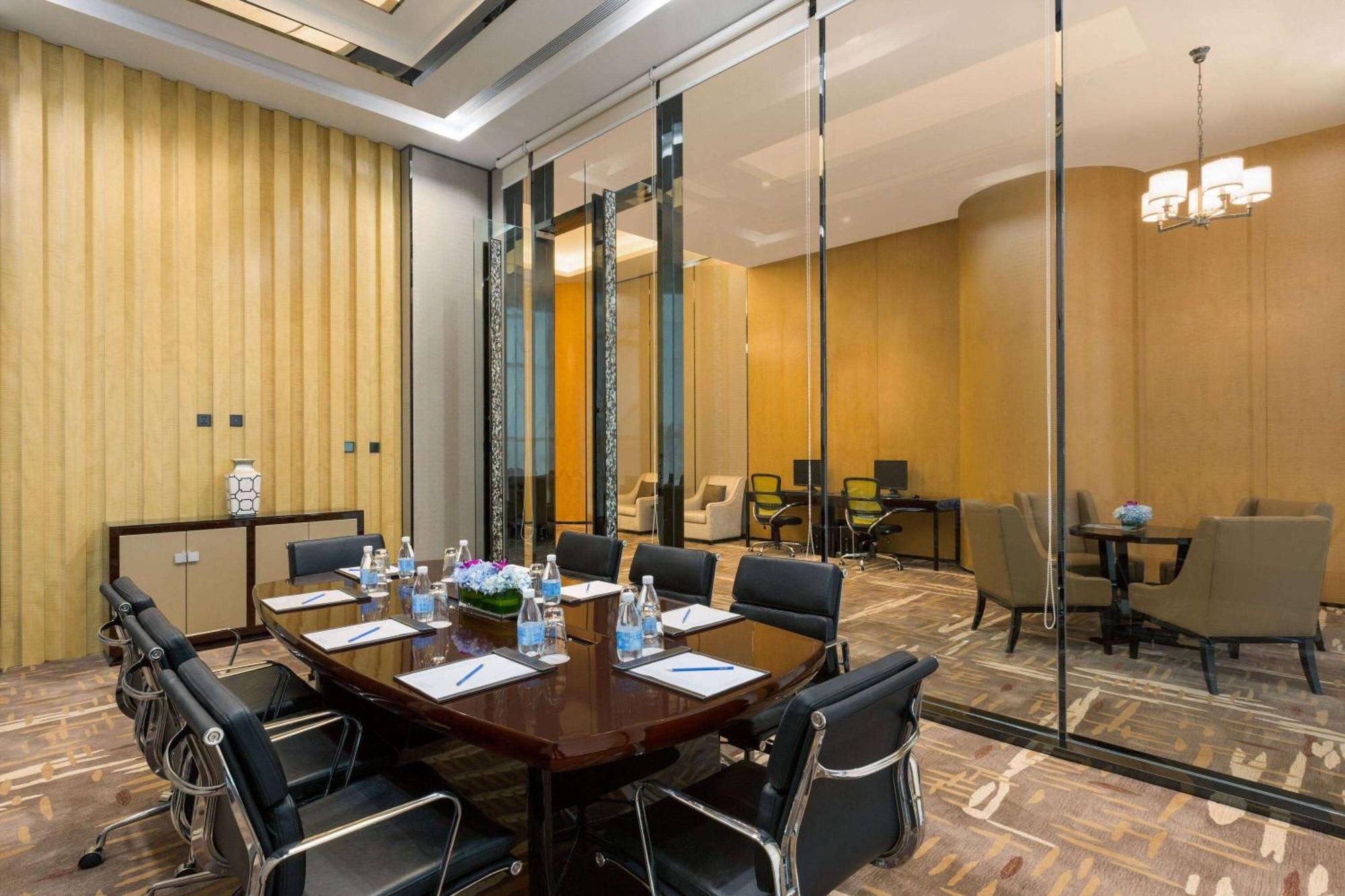 Отель Wyndham Chongqing Yuelai Экстерьер фото