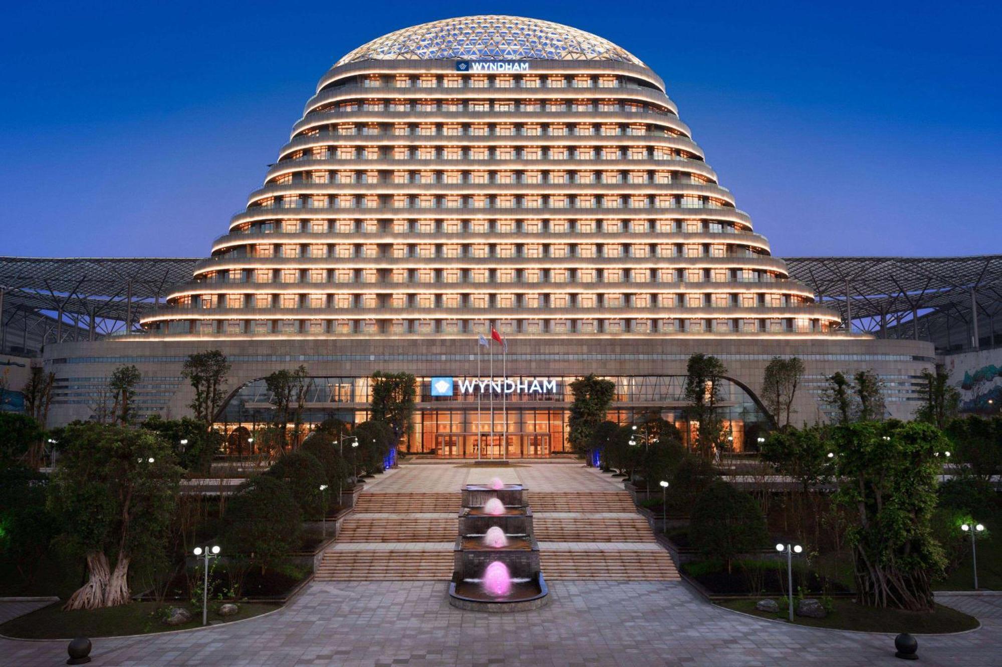 Отель Wyndham Chongqing Yuelai Экстерьер фото