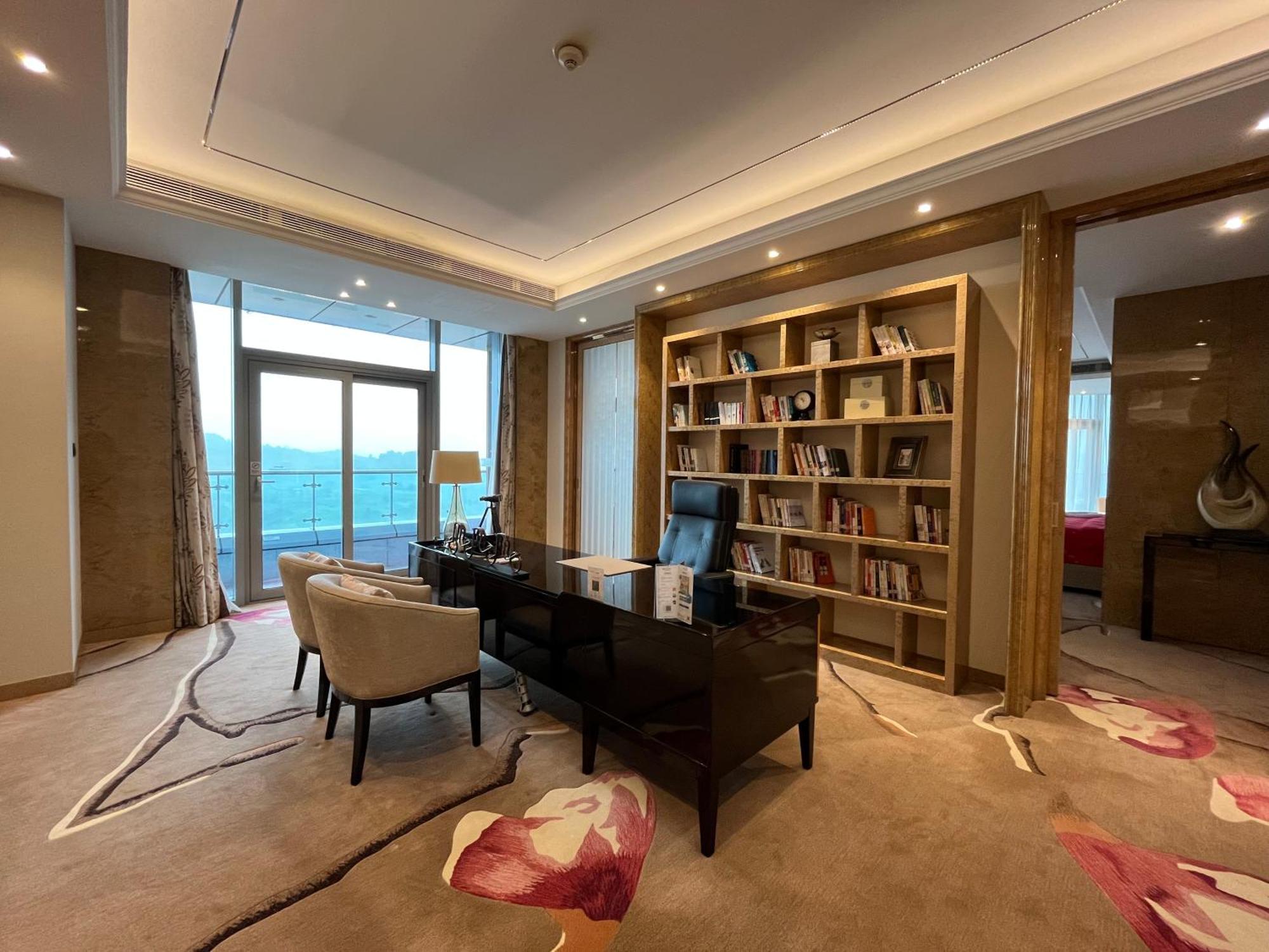 Отель Wyndham Chongqing Yuelai Экстерьер фото