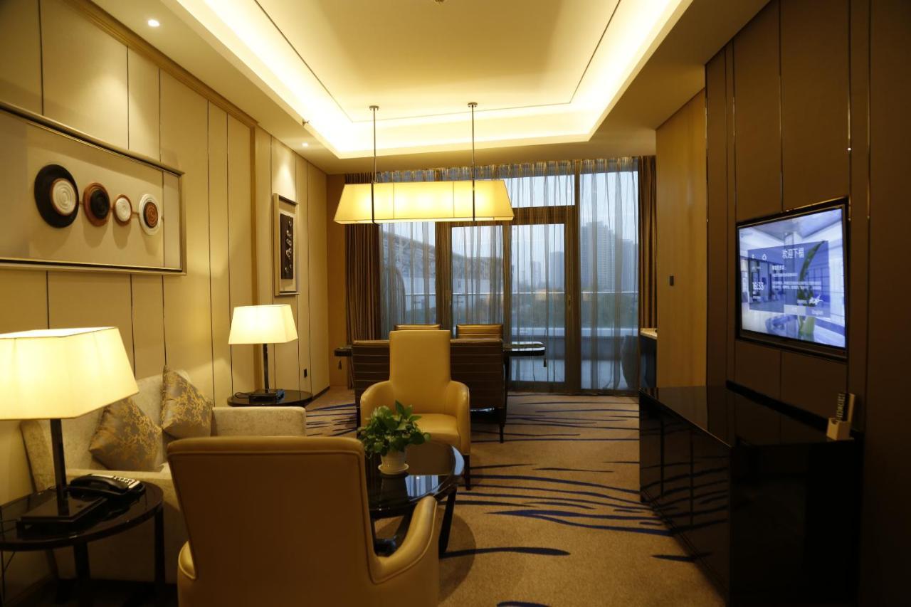 Отель Wyndham Chongqing Yuelai Экстерьер фото